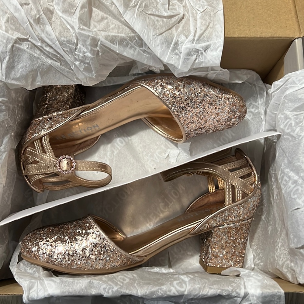Rose gold Kenneth Cole Reaction girls shoes